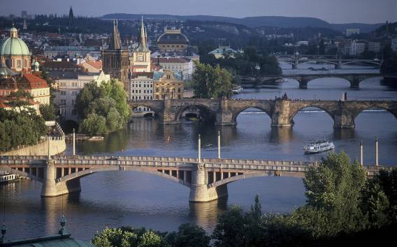 Prag: Flusskreuzfahrt mit Transfer zum Pier