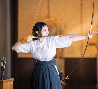 Tiro con l'arco Kyudo a Tokyo