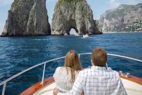 Voucher für Capri ab Neapel: Tragflächenboot und Bootstour