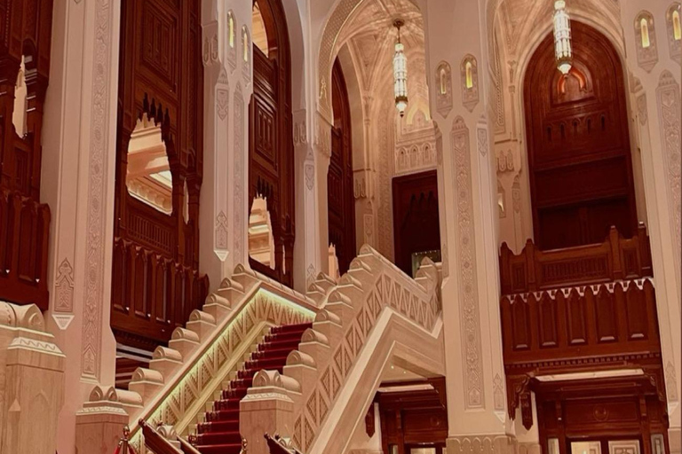 Muscat: City Tour with local guide and Pickup & drop off