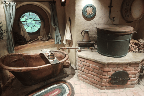 Private Day Tour: Waitomo Glowworms & Hobbiton Movie Set