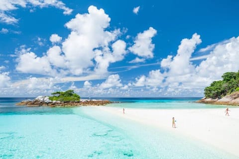 Phuket: Kosmos Island Private Speedboat Tour with Lunch