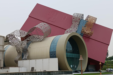 From Doha Airport: Private Guided City Tour