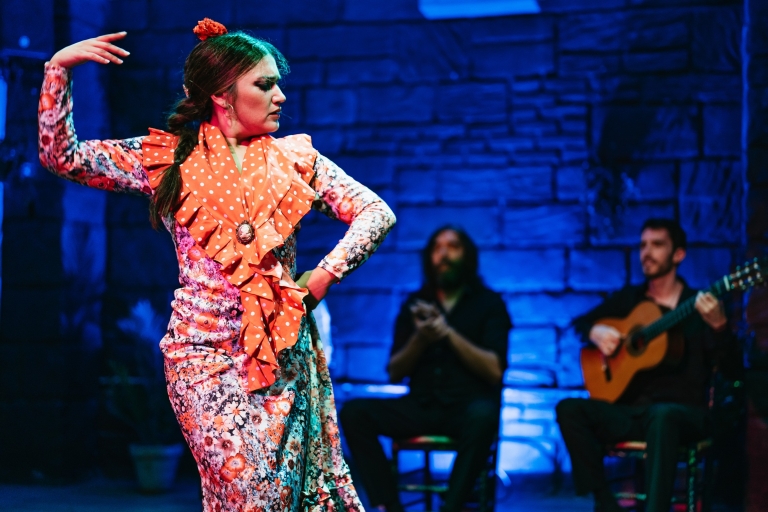 Sewilla: pokaz tablao flamenco z napojami w Trianie