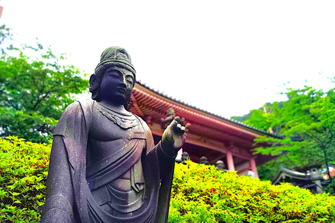 Nara: descubra un gigantesco Buda de piedra en las colinas boscosasNara: descubre un gigantesco Buda de piedra en las colinas boscosas