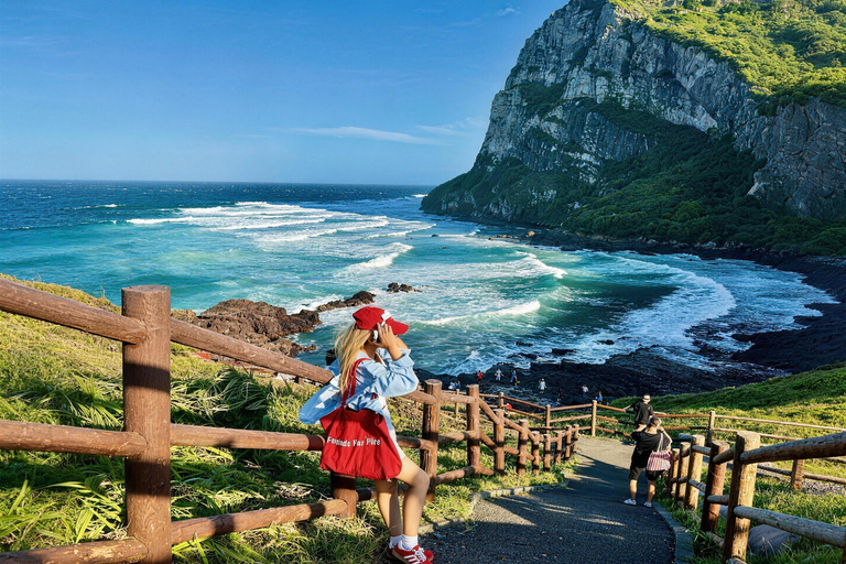 Jeju: Udo Island E-Bike Ride & Insta-Worthy Sea-View Cafe Ultimate Adventure Tour (e-Bike+Speedboat included)