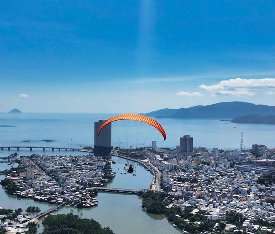 Nha Trang: Paramotor Tour with Rice field and City View