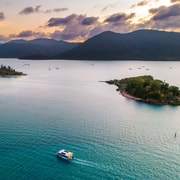Airlie Beach: Bottoms Up Sunset Cruise with a Drink