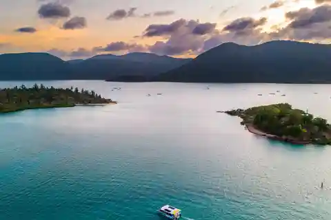 Airlie Beach : Croisière au coucher du soleil Bottoms Up avec boisson