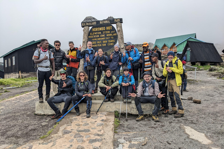 Trekking di 6 giorni sul Kilimanjaro: il miglior percorso Marangu.Percorso Marangu 6 giorni di escursioni sul Kilimangiaro