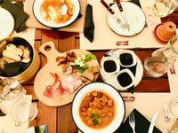 Food & Wine tour with a Sommelier - Housity