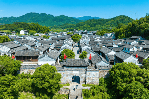 Guiyang: Qingyan Town & Qianling Mountain Private Tour