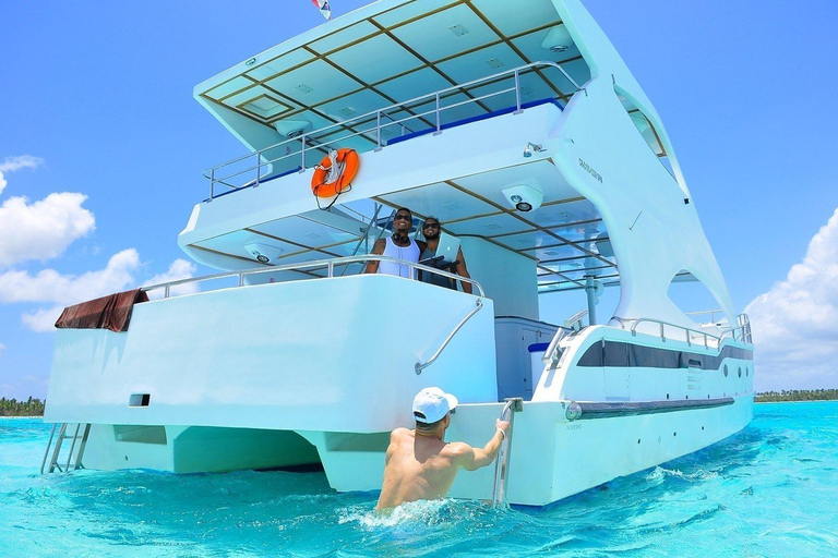 Bayahibe: Saona Island Catamaran Cruise with Natural Pool
