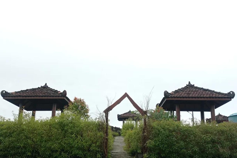 Tour dell'alba sul Monte Ireng e visita alla grotta di Jomblang e a PrambananTour dell'alba sul Monte Ireng, visita alla grotta di Jomblang e al Prambanan