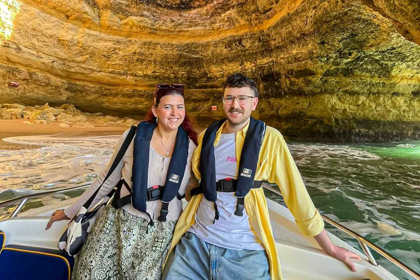 ファーロ発：ベナギル洞窟とマリーニャビーチへのボートツアー