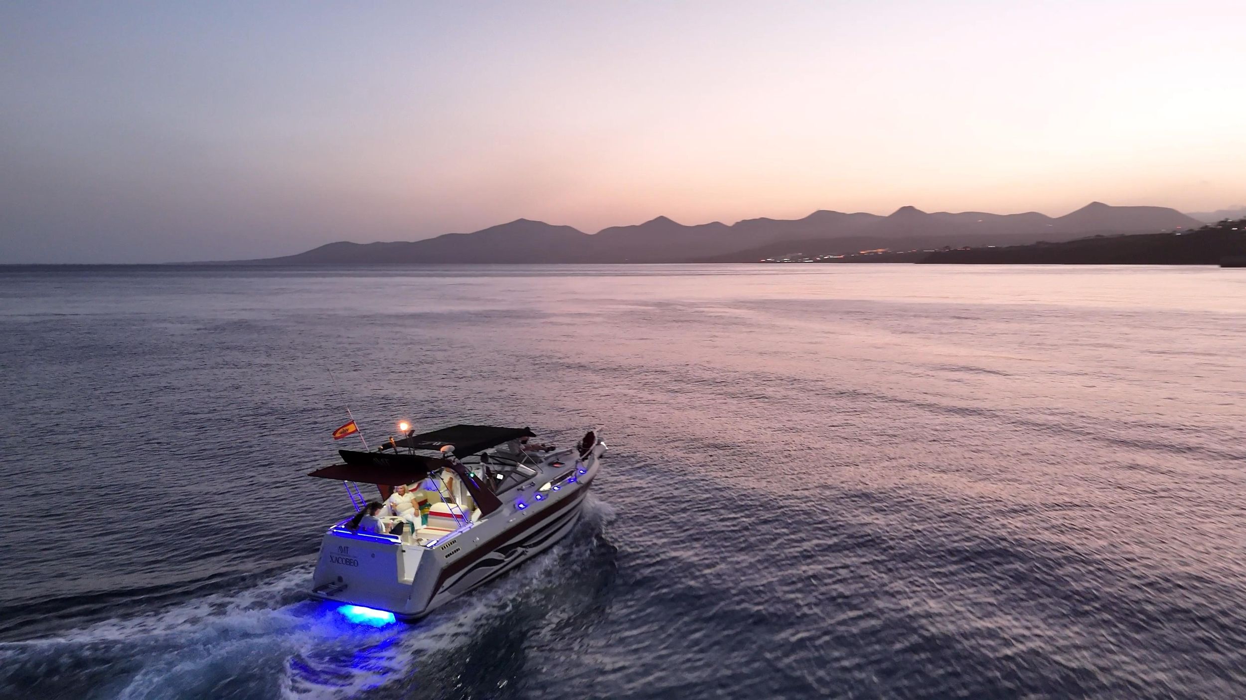 Lanzarote: Nachtbootfahrt mit Cocktails und Meerblick