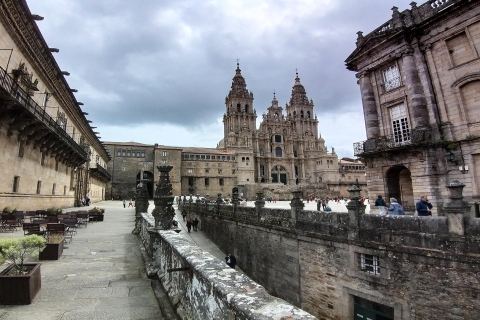 Prywatna wycieczka do Santiago de Compostela i jego katedryBiznesowy SUV - Hyundai Santa Fé