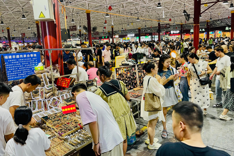 Aventura en la Feria Nocturna: ¡Descubre joyas ocultas por toda China!