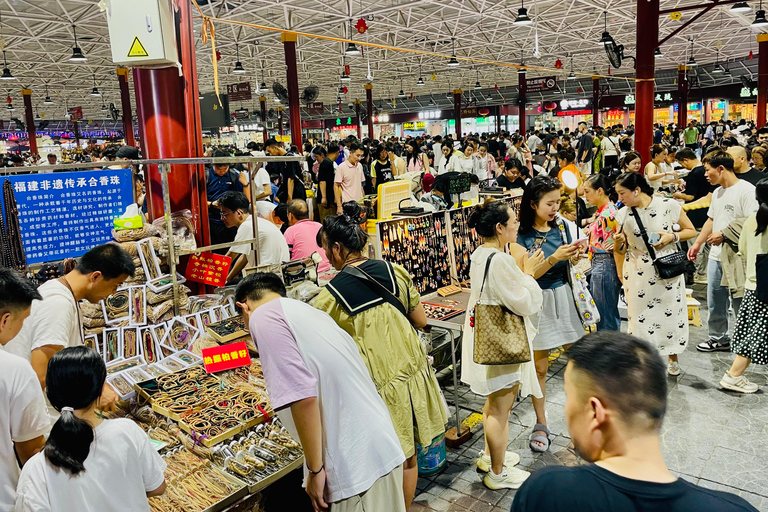 Avventura in una fiera notturna: Scopri le gemme nascoste in tutta la Cina!