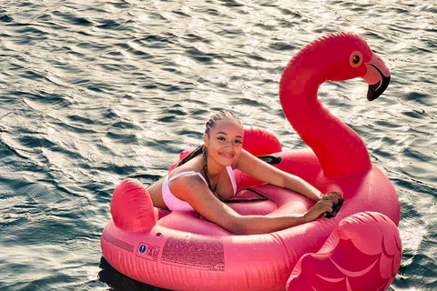 Kissamos: Romantyczny rejs katamaranem o zachodzie słońcaKissamos: Romantyczny rejs katamaranem o zachodzie słońca z transferem