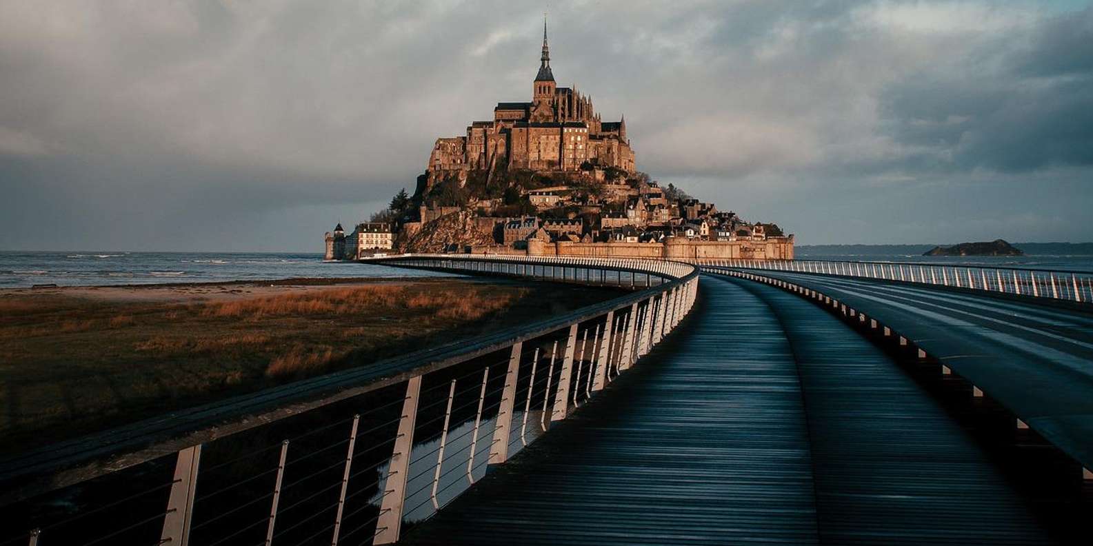 From Paris: Mont Saint Michel Day Trip with a Guide