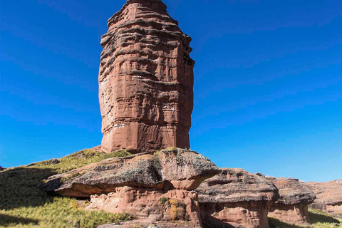 Puno: Sillustani, Pucara, and Tinajani Tour with Show