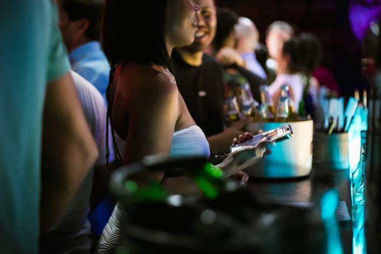 Stuttgart: Social Night Out with Shots & Club Entry Bachelor / Bachelorette Private Tour – Stuttgart