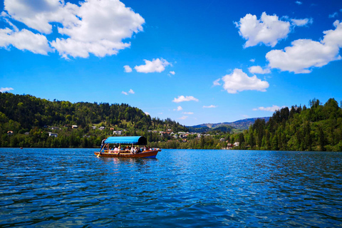 Da Zagabria: gita di 1 giorno al lago di Bled, al lago di Bohinj e a Ribčev LazFrom Zagreb: Lake Bled, Lake Bohinj, &amp; Ribčev Laz Day Trip