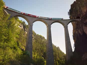 Glacier Express: Schilderachtige routes tussen St. Moritz & Zermatt