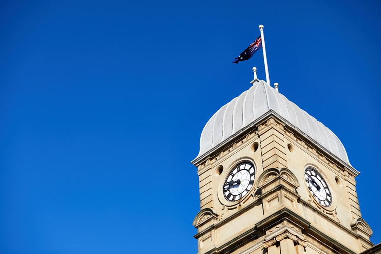 Albany: tour guiado a pie con cata de vino