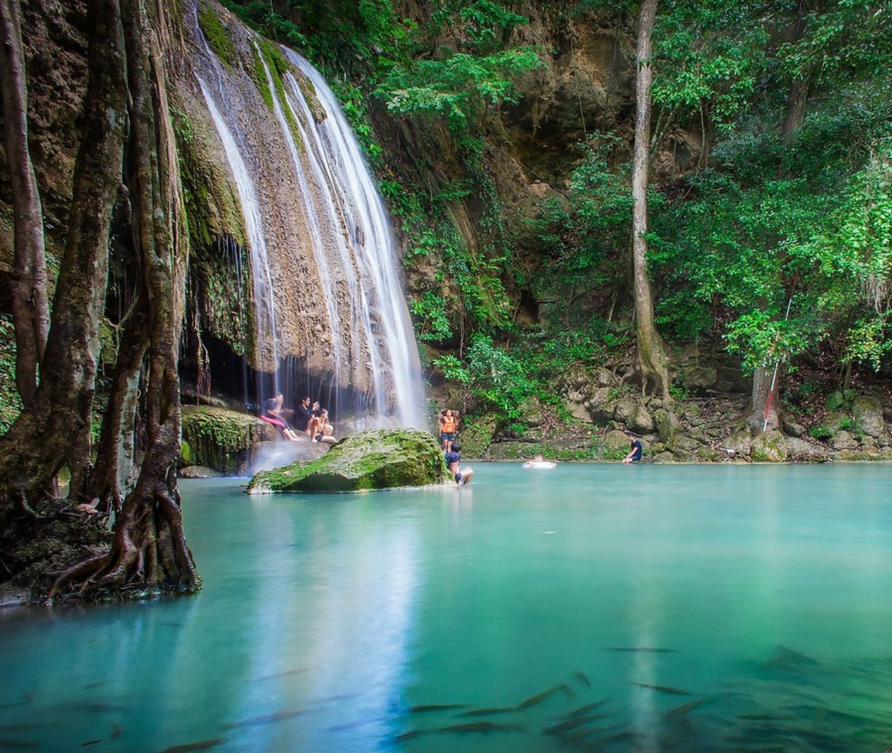 Bangkok: Damnoen Saduak und Erawan-Wasserfall-Tour mit Mittagessen