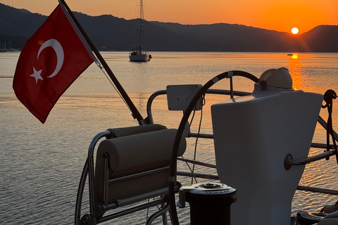 Bodrum: Private Catamaran Sailing Tour with Skipper