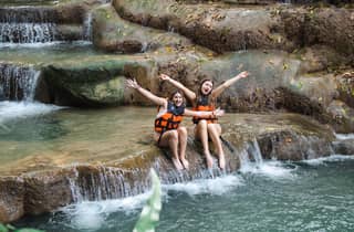 Ab Bangkok: Erawan-Park & Kanchanaburi – Tour in kleiner Gruppe