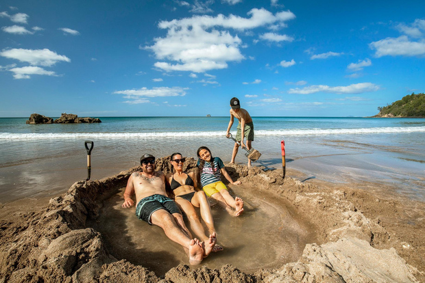Baia della Cattedrale e Hot Water Beach: tour da Coromandel da Auckland