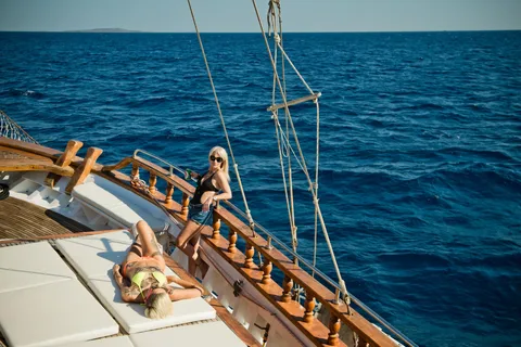 Athènes : Croisière à Agistri, Moni et Égine avec déjeuner et boissons