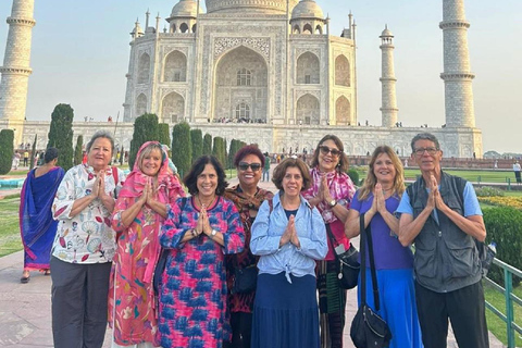 From Delhi: Taj Mahal Day Trip by AC Car with 5-Star Lunch All-Inclusive Tour: AC Car, Guide, 5-Star Meal & Tickets