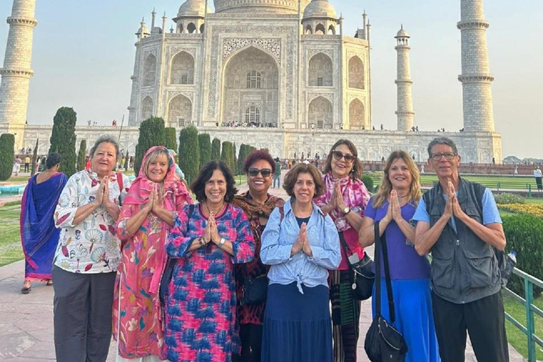 From Delhi: Taj Mahal Day Trip by AC Car with 5-Star Lunch All-Inclusive Tour: AC Car, Guide, 5-Star Meal & Tickets
