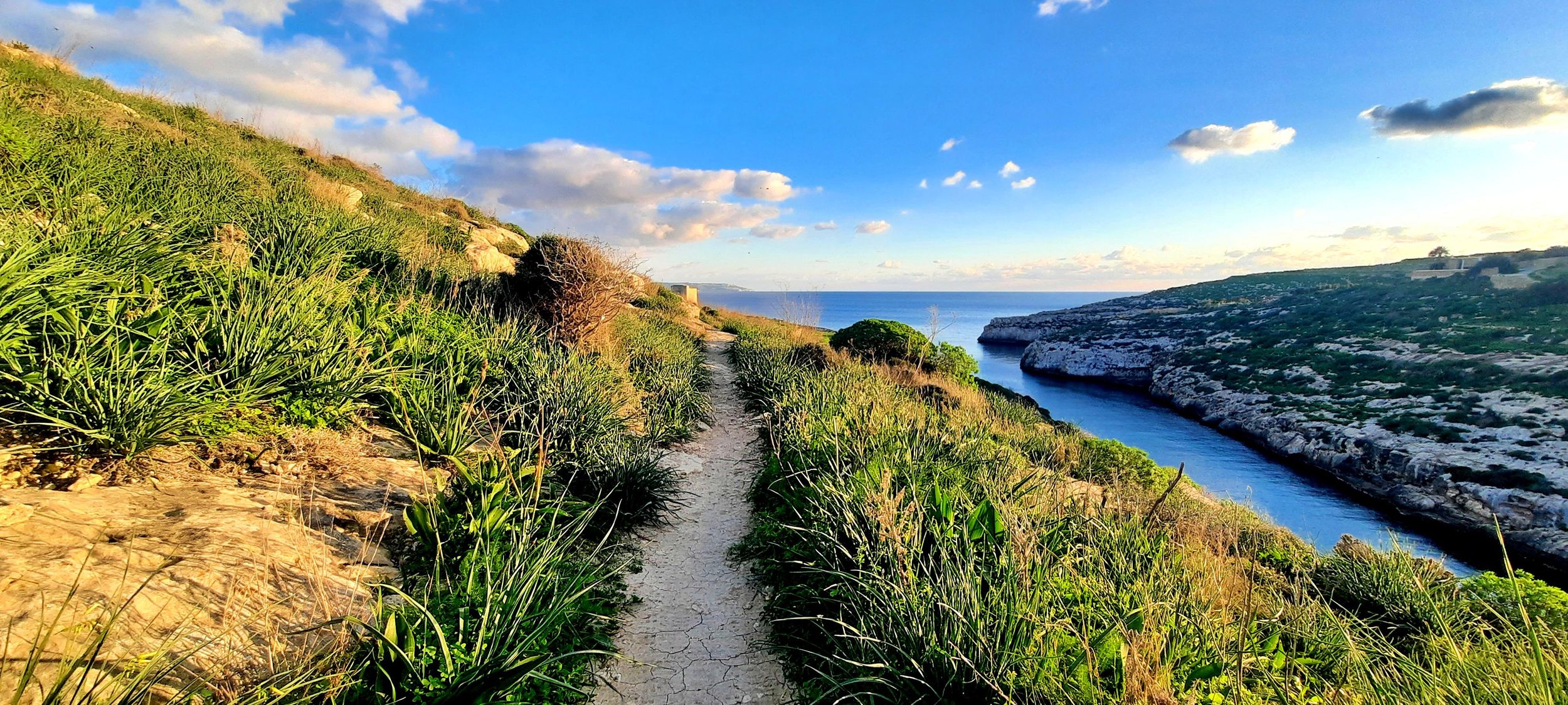 Gozo: Mgarr ix-Xini – Wandertour durch Tal, entlang der Küste und zu einer Höhle