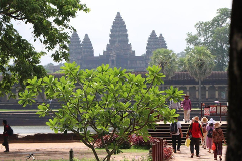 Private Angkor Wat Sunset Tour by Tuk Tuk with Lunch Include