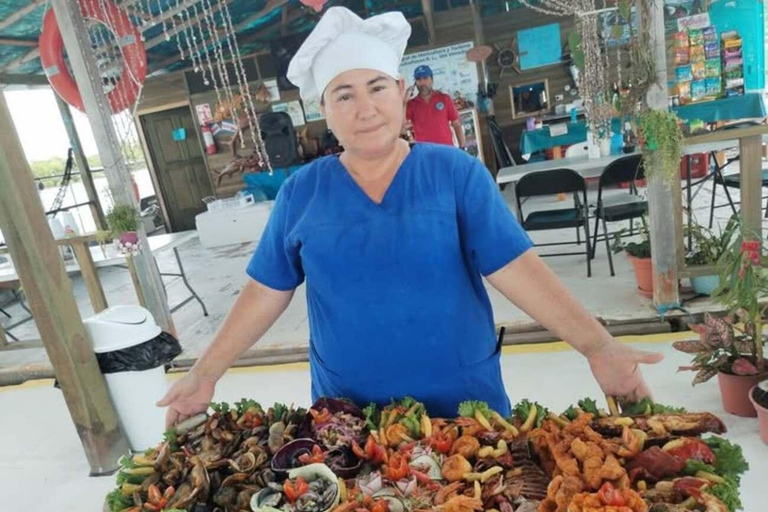 Seafood Gastronomic Tour to the Floating Restaurant of Puntarenas by boat