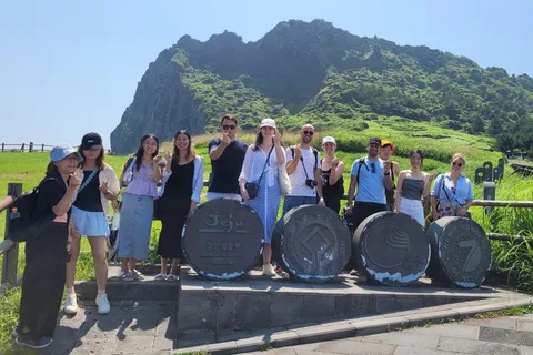 Jeju: Eastern UNESCO Sites Tour with Haenyeo Show