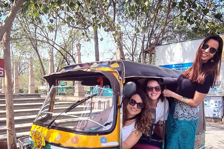 Udaipur 4-Hour Local Sightseeing by Tuk-Tuk Udaipur 8-Hour Local Sightseeing by Tuk-Tuk with Guide