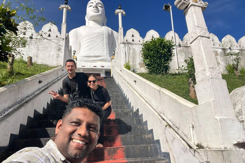 Kandy Temple, Tea & Tradition – An Authentic Experience