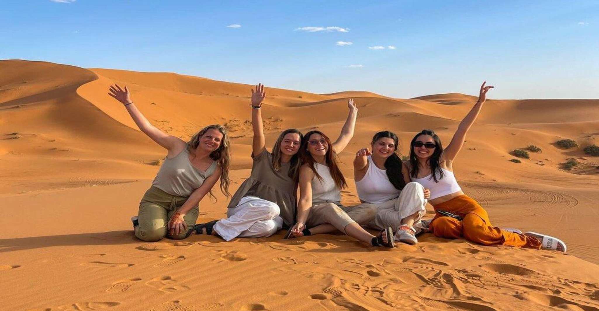 马拉克什的Merzouga Luxury夜游3号营3天, - Hizvo