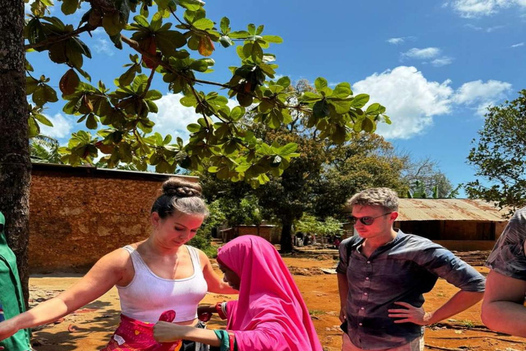 زنجبار: جولة التجديف بالكاياك في غابة المانغروف بجزيرة عوزي والقريةجولة خاصة تشمل الاستقبال والتو