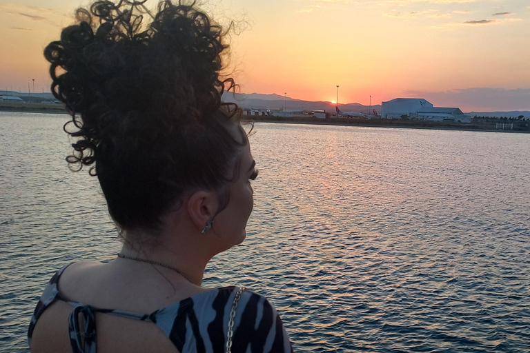 Bahía de Lárnaca: Crucero al atardecer con una copa de vinoCrucero por la bahía de Lárnaca al atardecer