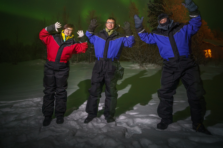 Saariselkä: excursión para ver la aurora boreal al lago Inari y cenaSaariselkä: Excursión a la Aurora Boreal en el Lago Inari y Cena
