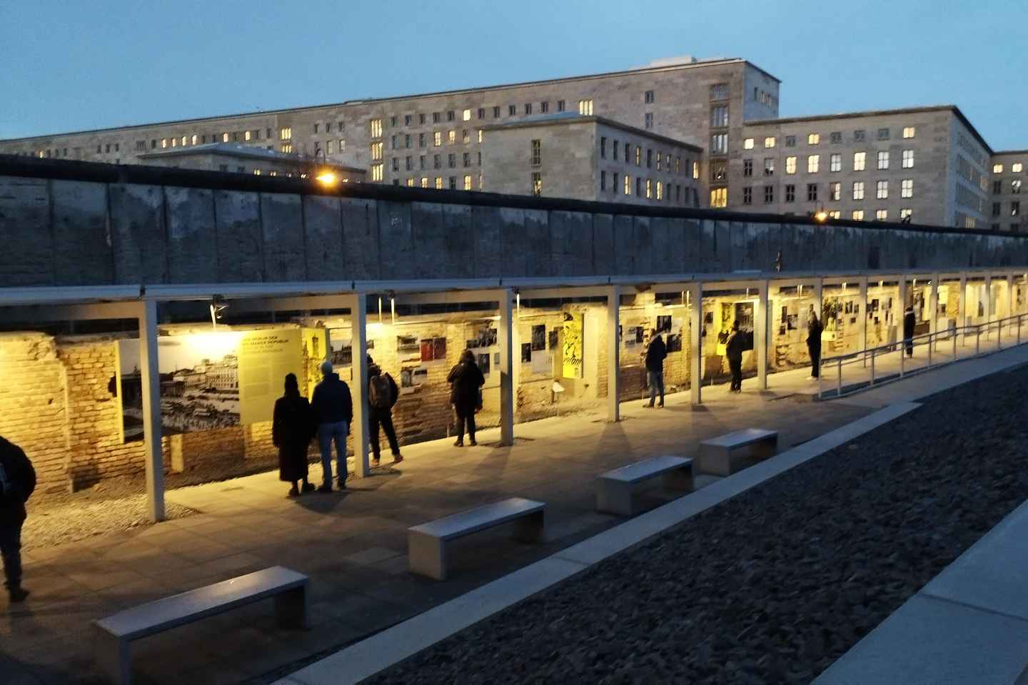 Einkabílaferð um Berlín - Aðal atriði með bílstjóra og leiðsögumanni