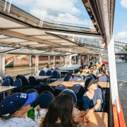 Hamburg: Hafenrundfahrt mit Wein und Käse