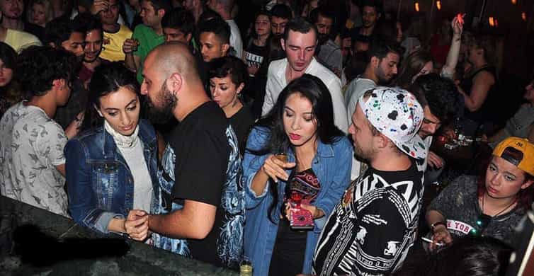 4-Hour Shanghai Pub Crawl (bars & nightclub hopping) photo 7